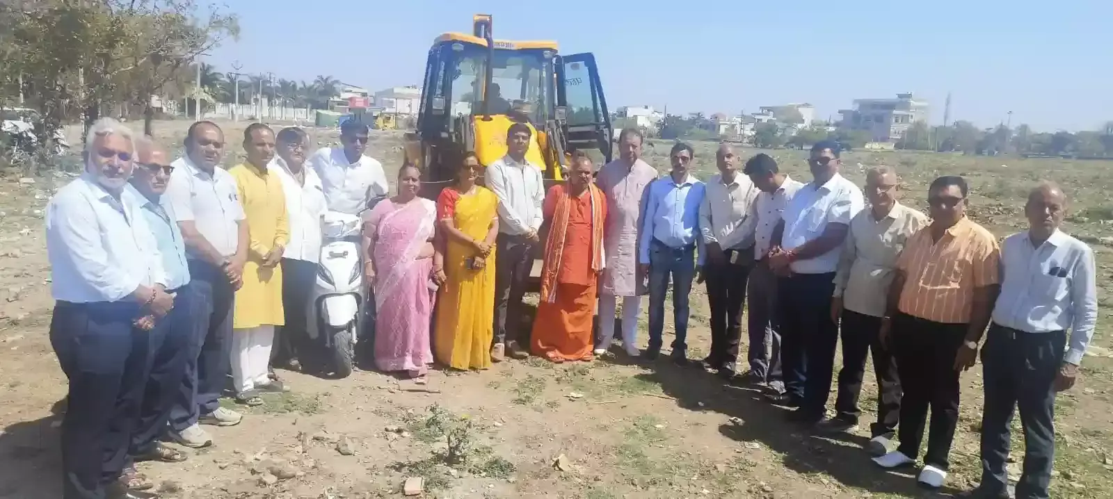 मेडिसिटी ग्राउंड भीलवाड़ा में महंत बाबूगिरी महाराज जेसीबी मशीन का पूजन कर सफाई कार्य शुरू कर रहे हैं। मेडिसिटी ग्राउंड भीलवाड़ा में महंत बाबूगिरी महाराज जेसीबी मशीन का पूजन कर सफाई कार्य शुरू कर रहे हैं।