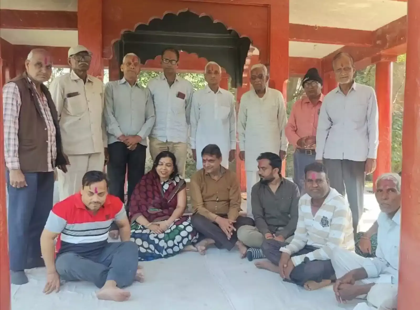 बारां में आर्य समाज के सदस्य नवसस्येष्टि यज्ञ के दौरान हवन कुंड में नए अन्न की आहुति दे रहे हैं। बारां में आर्य समाज के सदस्य नवसस्येष्टि यज्ञ के दौरान हवन कुंड में नए अन्न की आहुति दे रहे हैं।