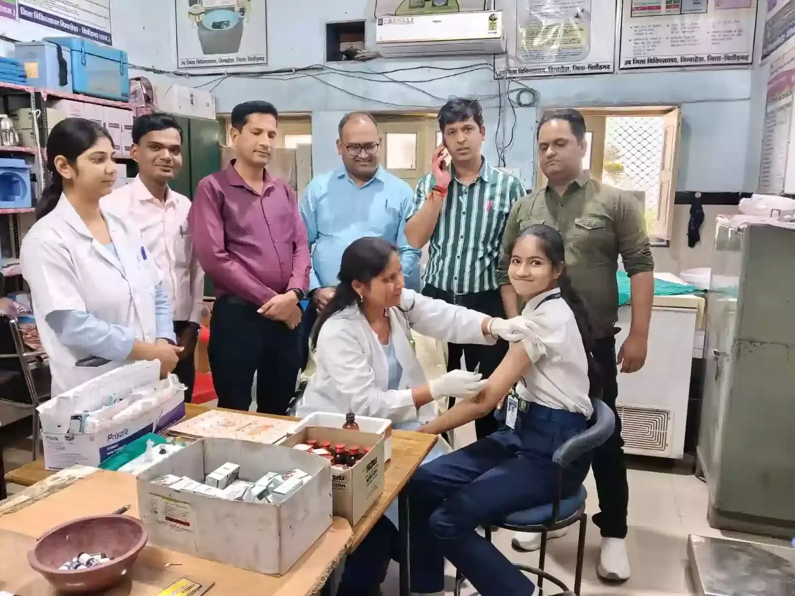निंबाहेड़ा जिला चिकित्सालय में चिकित्सा कर्मियों की उपस्थिति में बालिकाओं का एचपीवी टीकाकरण किया जा रहा है। निंबाहेड़ा जिला चिकित्सालय में चिकित्सा कर्मियों की उपस्थिति में बालिकाओं का एचपीवी टीकाकरण किया जा रहा है।