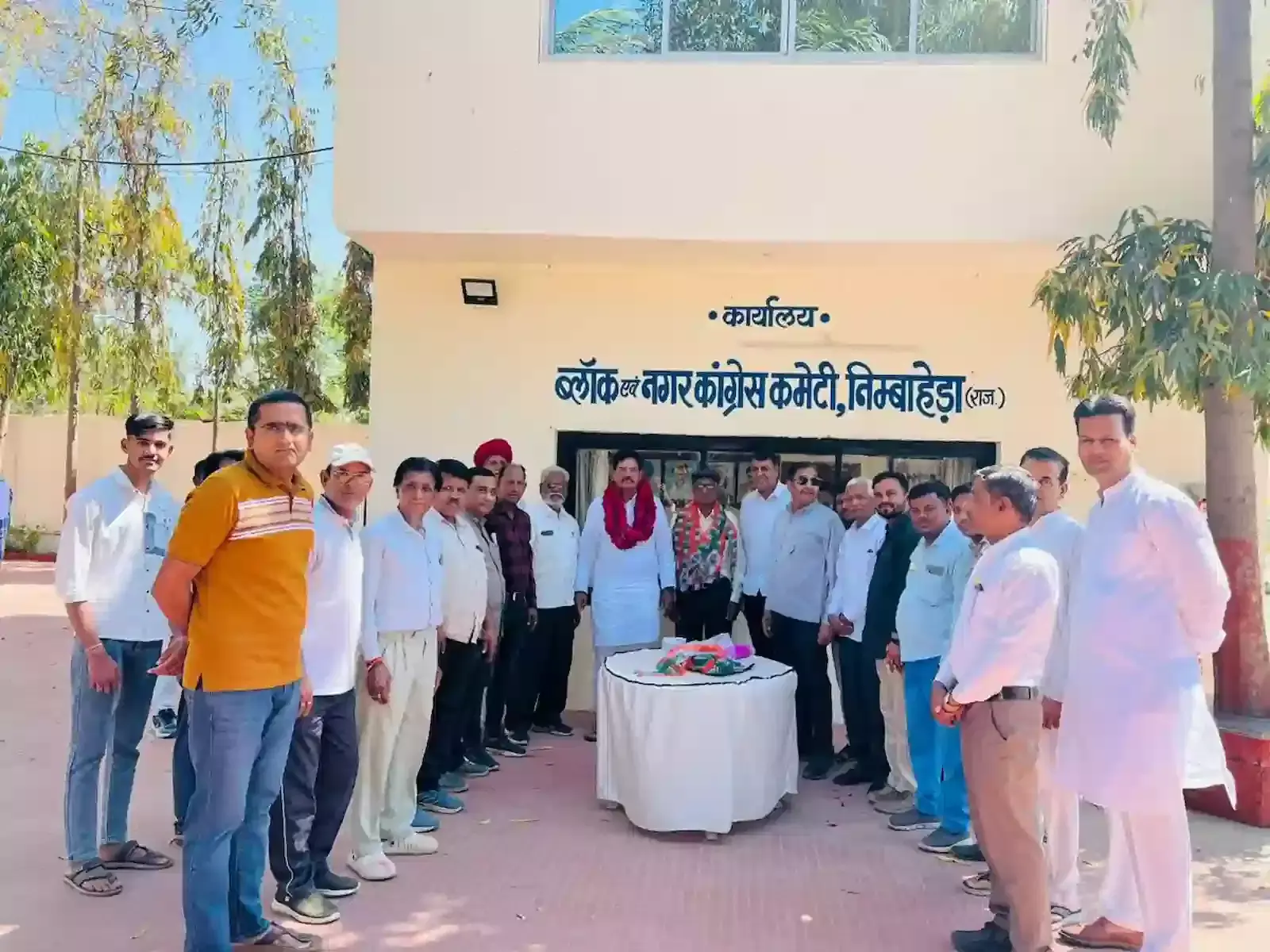 निंबाहेड़ा कांग्रेस कार्यालय में पूर्व मंत्री उदयलाल आंजना सेवानिवृत्त अधिशासी अभियंता हजारीलाल मेघवाल को पार्टी की सदस्यता दिलाते हुए। निंबाहेड़ा कांग्रेस कार्यालय में पूर्व मंत्री उदयलाल आंजना सेवानिवृत्त अधिशासी अभियंता हजारीलाल मेघवाल को पार्टी की सदस्यता दिलाते हुए।