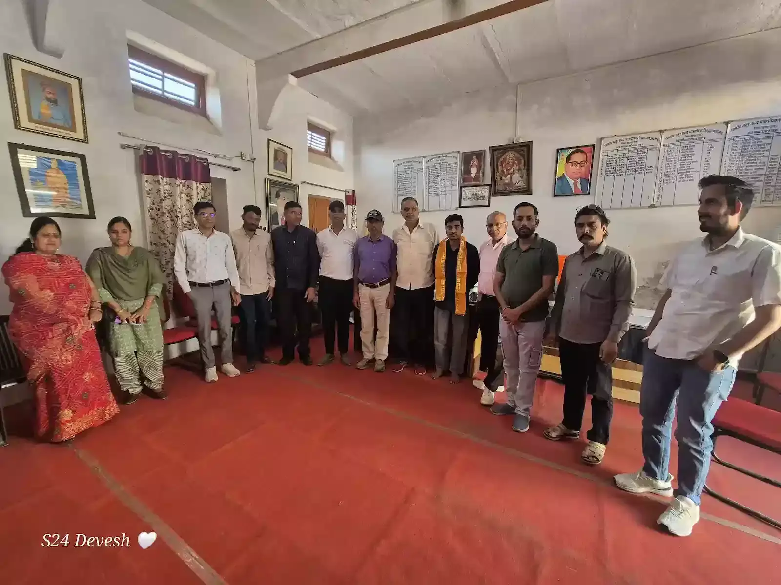 पीएम श्री चतुर राजकीय उच्च माध्यमिक विद्यालय कानोड़ में चयनित छात्र हितेन लोहार का अभिनंदन करते शिक्षकगण। पीएम श्री चतुर राजकीय उच्च माध्यमिक विद्यालय कानोड़ में चयनित छात्र हितेन लोहार का अभिनंदन करते शिक्षकगण।