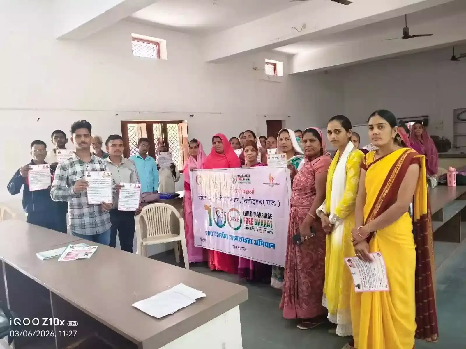 आकोला नगरपालिका परिसर में अंतर्राष्ट्रीय महिला दिवस कार्यशाला के दौरान बैठीं ग्रामीण महिलाएं और अधिकारी। आकोला नगरपालिका परिसर में अंतर्राष्ट्रीय महिला दिवस कार्यशाला के दौरान बैठीं ग्रामीण महिलाएं और अधिकारी।