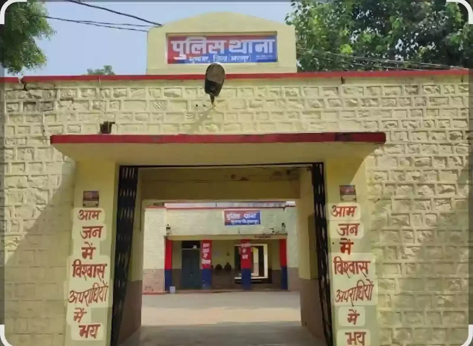 भुसावर थाना पुलिस टीम के साथ खड़ा गिरफ्तार आरोपी गंगाराम जिसे पुलिस ने पकड़ा है।