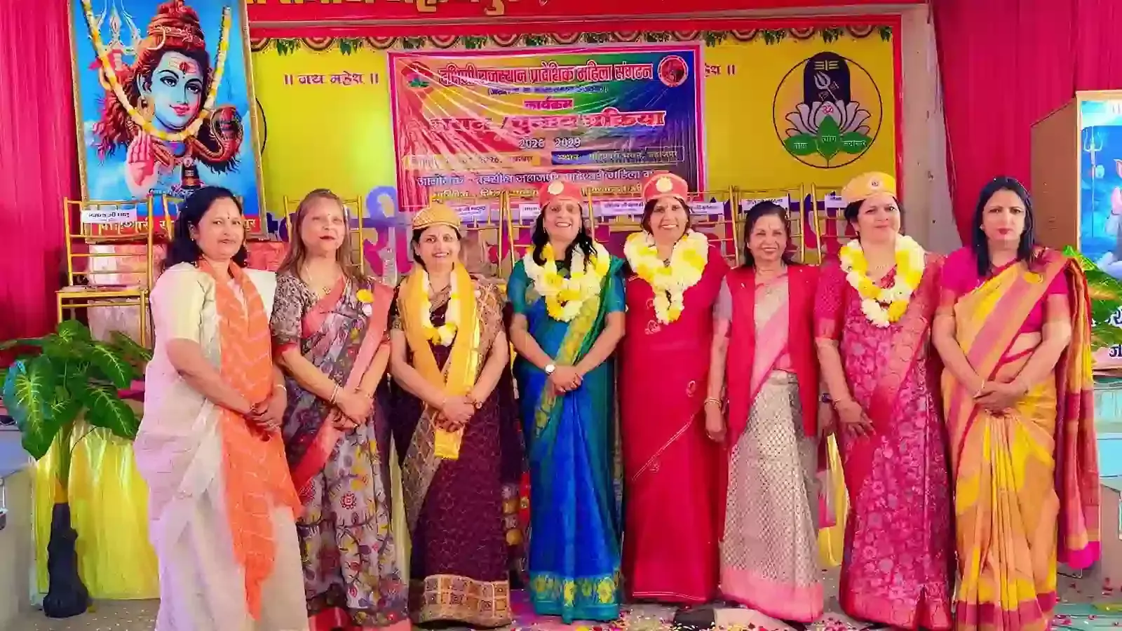 जहाजपुर भीलवाड़ा में आयोजित कार्यक्रम में दक्षिणी राजस्थान प्रादेशिक माहेश्वरी महिला संगठन की नवनियुक्त पदाधिकारी और सदस्य समूह चित्र में उपस्थित।