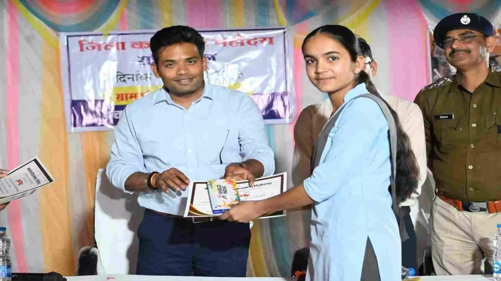 होनहार विद्यार्थियों व खिलाड़ियों का किया सम्मान होनहार विद्यार्थियों व खिलाड़ियों का किया सम्मान