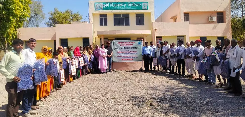 चित्तौड़गढ़ में बीजीय मसालों की उन्नत उत्पादन तकनीक पर कृषक प्रशिक्षण चित्तौड़गढ़ में बीजीय मसालों की उन्नत उत्पादन तकनीक पर कृषक प्रशिक्षण
