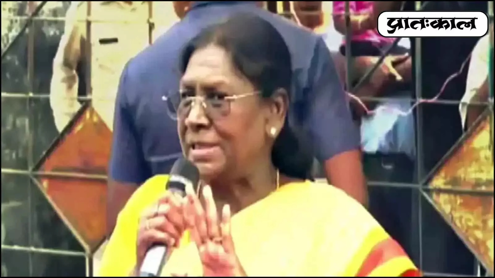 राष्ट्रपति द्रौपदी मुर्मू ने बंगाल में संताल सम्मेलन के कुप्रबंधन और ममता बनर्जी की अनुपस्थिति पर जताई निराशा। आदिवासी विरासत के अपमान पर छिड़ा राजनीतिक संग्राम। राष्ट्रपति द्रौपदी मुर्मू ने बंगाल में संताल सम्मेलन के कुप्रबंधन और ममता बनर्जी की अनुपस्थिति पर जताई निराशा। आदिवासी विरासत के अपमान पर छिड़ा राजनीतिक संग्राम।