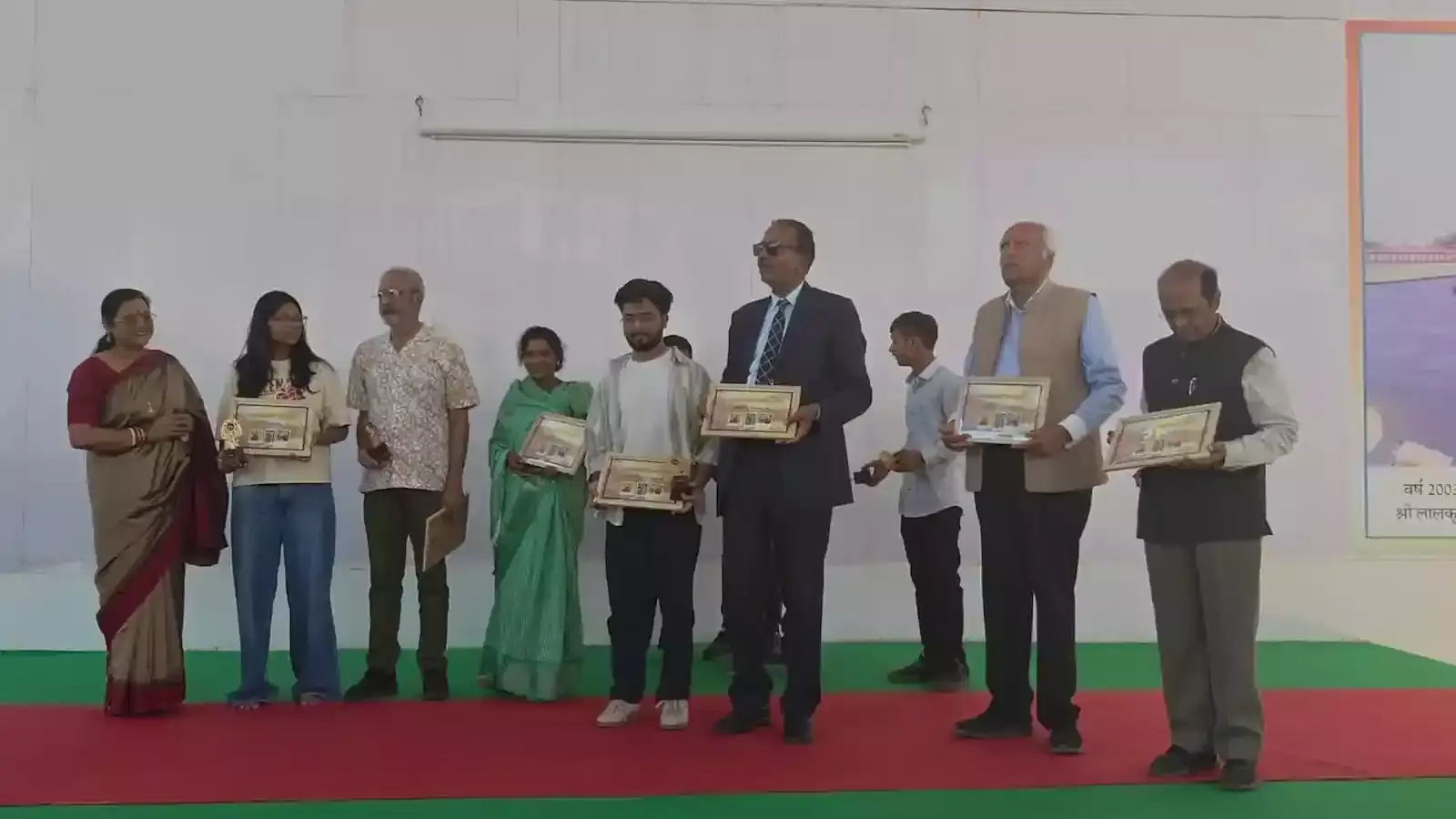 माउंट आबू स्थित आंतरिक सुरक्षा अकादमी सीआरपीएफ में विश्व महिला दिवस समारोह के दौरान उपस्थित अतिथि और गणमान्य नागरिक। माउंट आबू स्थित आंतरिक सुरक्षा अकादमी सीआरपीएफ में विश्व महिला दिवस समारोह के दौरान उपस्थित अतिथि और गणमान्य नागरिक।