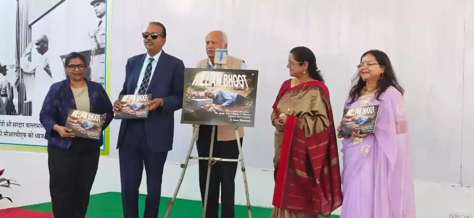 माउंट आबू में आंतरिक सुरक्षा अकादमी सीआरपीएफ के मंच पर महिला दिवस समारोह के दौरान अतिथि और अधिकारीगण उपस्थित हैं। माउंट आबू में आंतरिक सुरक्षा अकादमी सीआरपीएफ के मंच पर महिला दिवस समारोह के दौरान अतिथि और अधिकारीगण उपस्थित हैं।