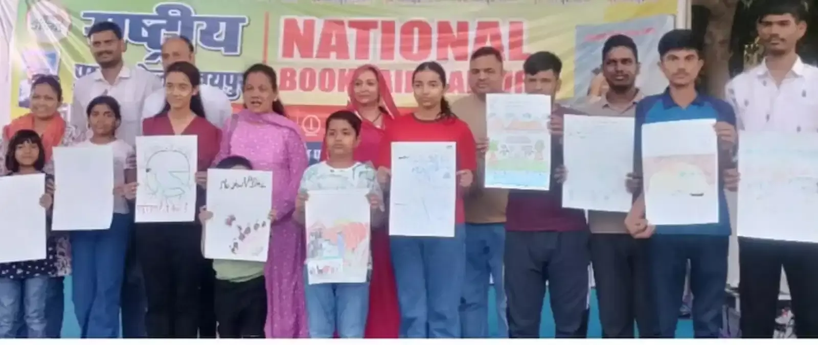 राजस्थान महाविद्यालय जयपुर में आयोजित राष्ट्रीय पुस्तक मेला के दौरान चित्रकला प्रतियोगिता में पेंटिंग करते हुए स्कूली बच्चे। राजस्थान महाविद्यालय जयपुर में आयोजित राष्ट्रीय पुस्तक मेला के दौरान चित्रकला प्रतियोगिता में पेंटिंग करते हुए स्कूली बच्चे।