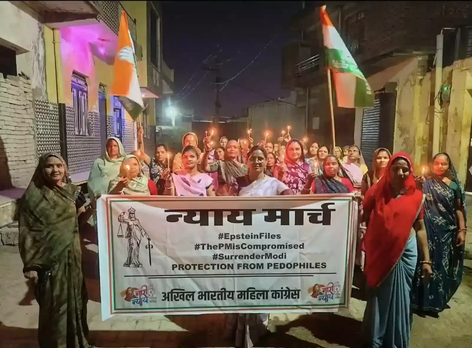 बारां में महिला कांग्रेस जिलाध्यक्ष बृजेश बैरवा और कार्यकर्ता हाथों में मोमबत्तियां लेकर न्याय मार्च निकालते हुए। बारां में महिला कांग्रेस जिलाध्यक्ष बृजेश बैरवा और कार्यकर्ता हाथों में मोमबत्तियां लेकर न्याय मार्च निकालते हुए।