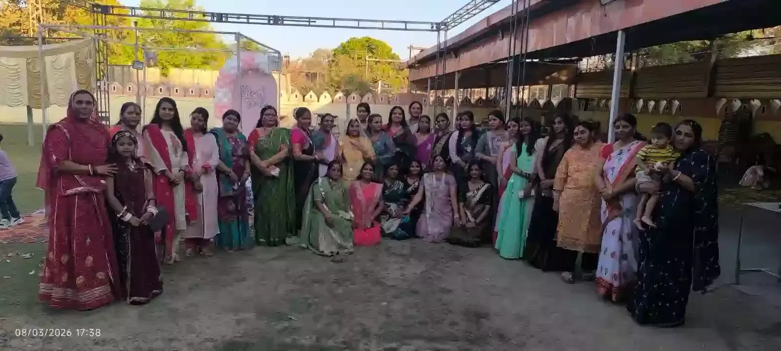 चित्तौड़गढ़ की रितुराज वाटिका में महिला अधिवक्ता और न्यायिक कार्मिक पारंपरिक होली मनाती हुई। चित्तौड़गढ़ की रितुराज वाटिका में महिला अधिवक्ता और न्यायिक कार्मिक पारंपरिक होली मनाती हुई।