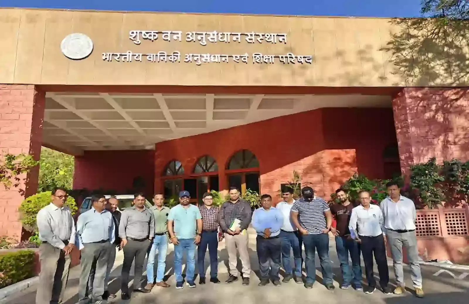 जोधपुर स्थित आफरी संस्थान में वैज्ञानिक पत्रकारों को वन संरक्षण और अनुसंधान कार्यों की जानकारी देते हुए। जोधपुर स्थित आफरी संस्थान में वैज्ञानिक पत्रकारों को वन संरक्षण और अनुसंधान कार्यों की जानकारी देते हुए।