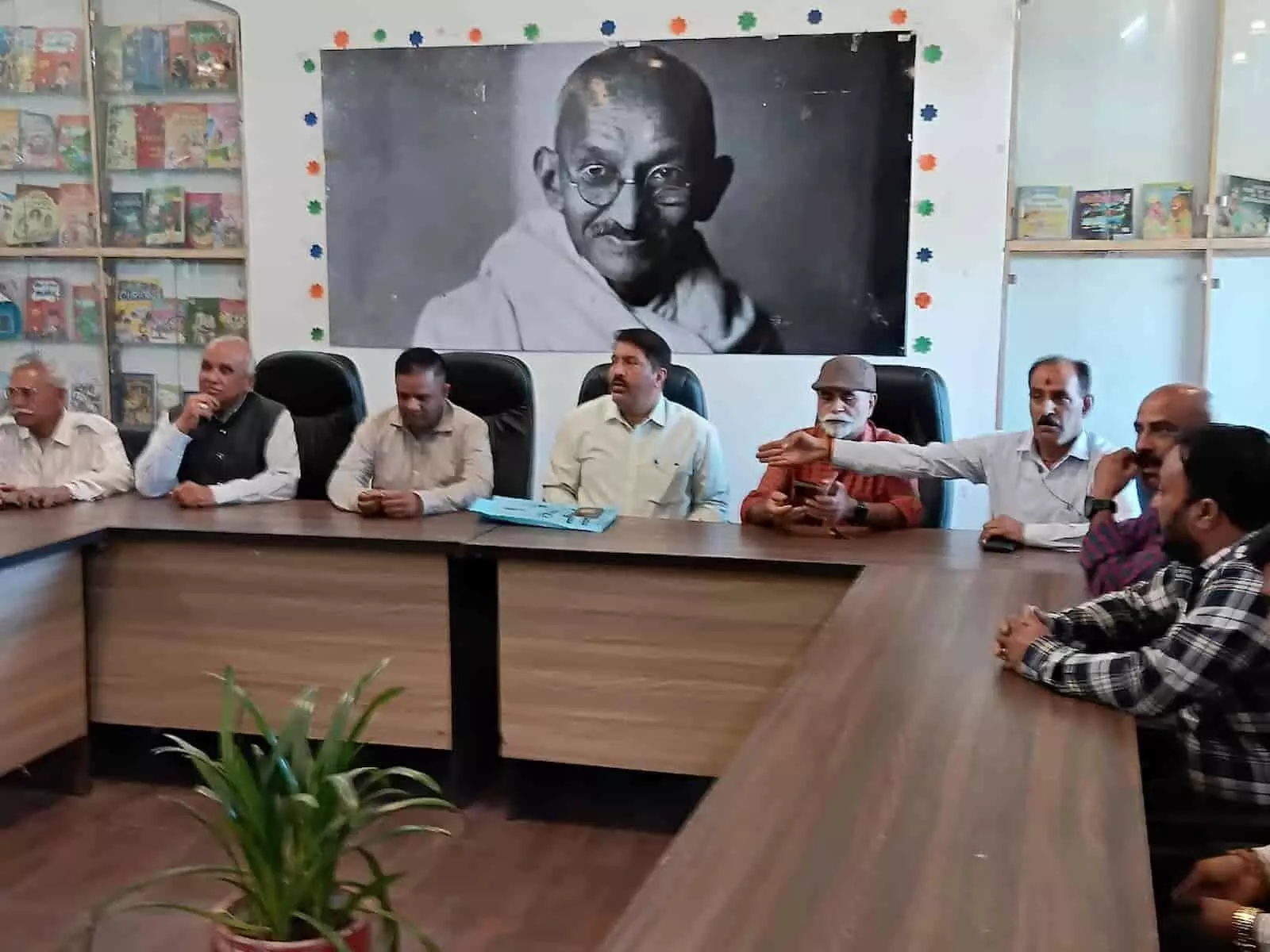 माउंट आबू में आबू राज संघर्ष समिति की बैठक में विभिन्न समाज प्रतिनिधि मौजूद माउंट आबू में आबू राज संघर्ष समिति की बैठक में विभिन्न समाज प्रतिनिधि मौजूद