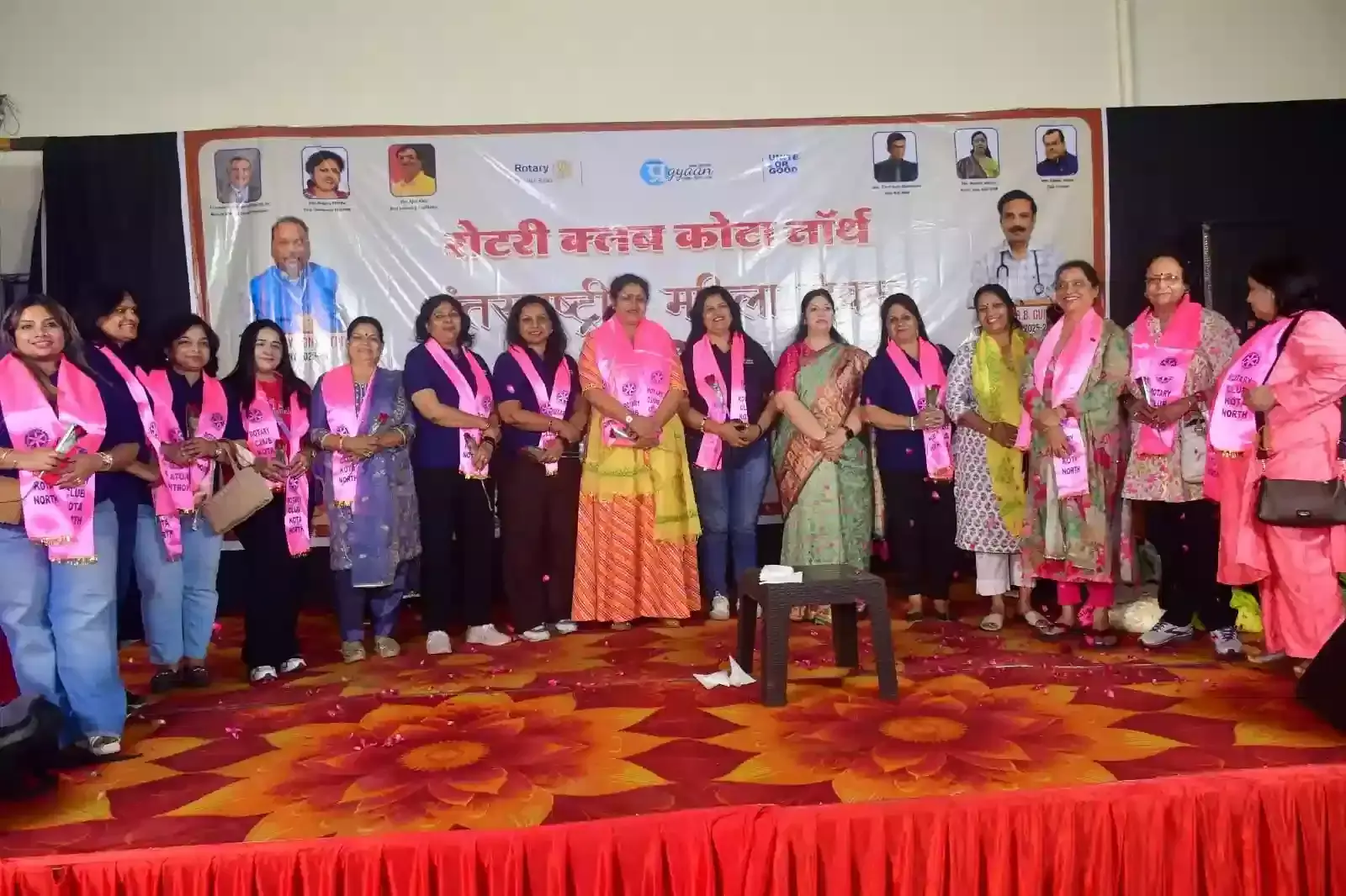 रोटरी क्लब कोटा नॉर्थ के पदाधिकारी और महिला सदस्य अंतरराष्ट्रीय महिला दिवस कार्यक्रम के दौरान मंच पर उपस्थित। रोटरी क्लब कोटा नॉर्थ के पदाधिकारी और महिला सदस्य अंतरराष्ट्रीय महिला दिवस कार्यक्रम के दौरान मंच पर उपस्थित।