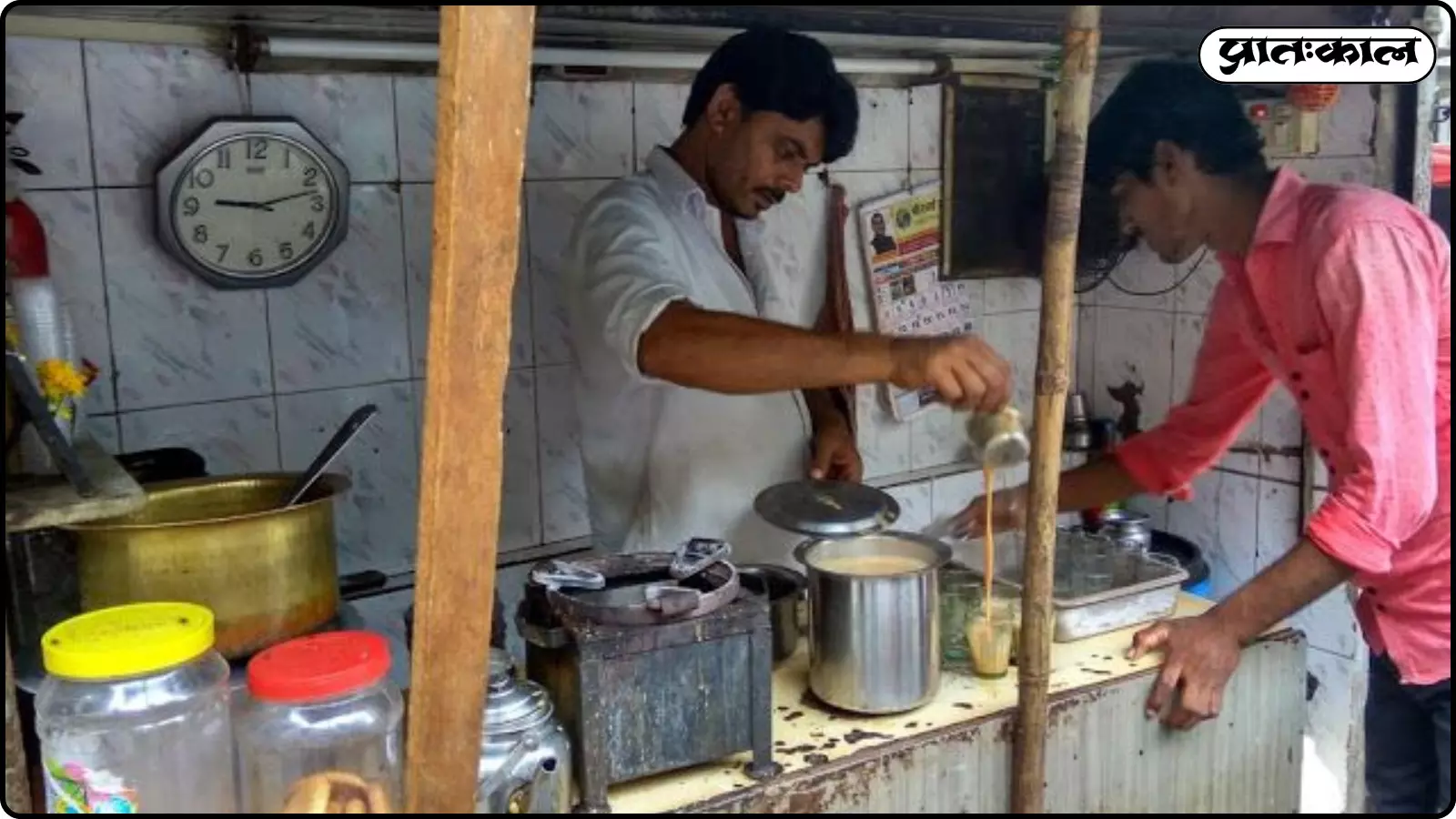 बढ़ती एलपीजी कीमतों के कारण दिल्ली में चाय की कीमत 10 रुपये से बढ़ाकर 15 रुपये कर दी है बढ़ती एलपीजी कीमतों के कारण दिल्ली में चाय की कीमत 10 रुपये से बढ़ाकर 15 रुपये कर दी है
