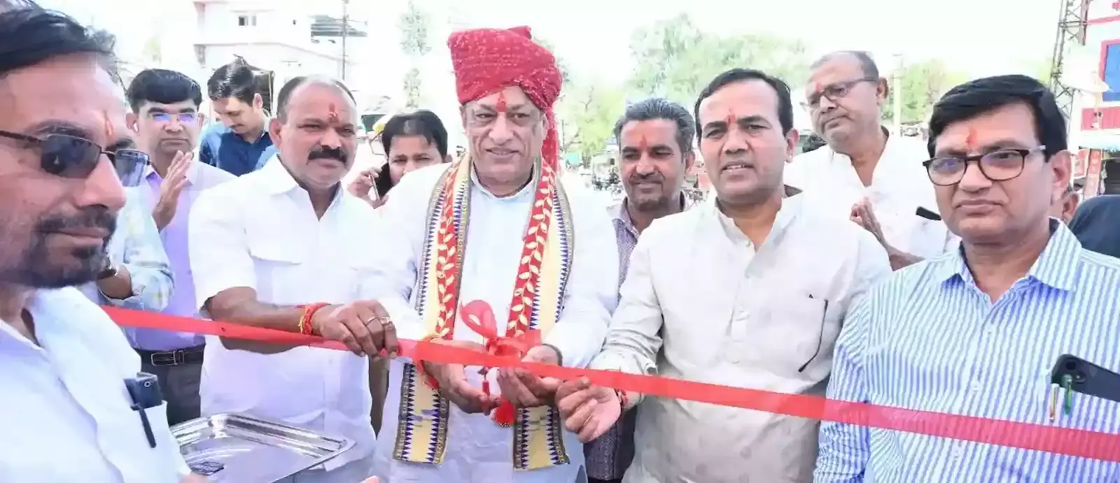पाली के रामलीला मैदान में आरोग्य मेले का फीता काटकर शुभारंभ करते कैबिनेट मंत्री जोराराम कुमावत और प्रशासनिक अधिकारी। पाली के रामलीला मैदान में आरोग्य मेले का फीता काटकर शुभारंभ करते कैबिनेट मंत्री जोराराम कुमावत और प्रशासनिक अधिकारी।