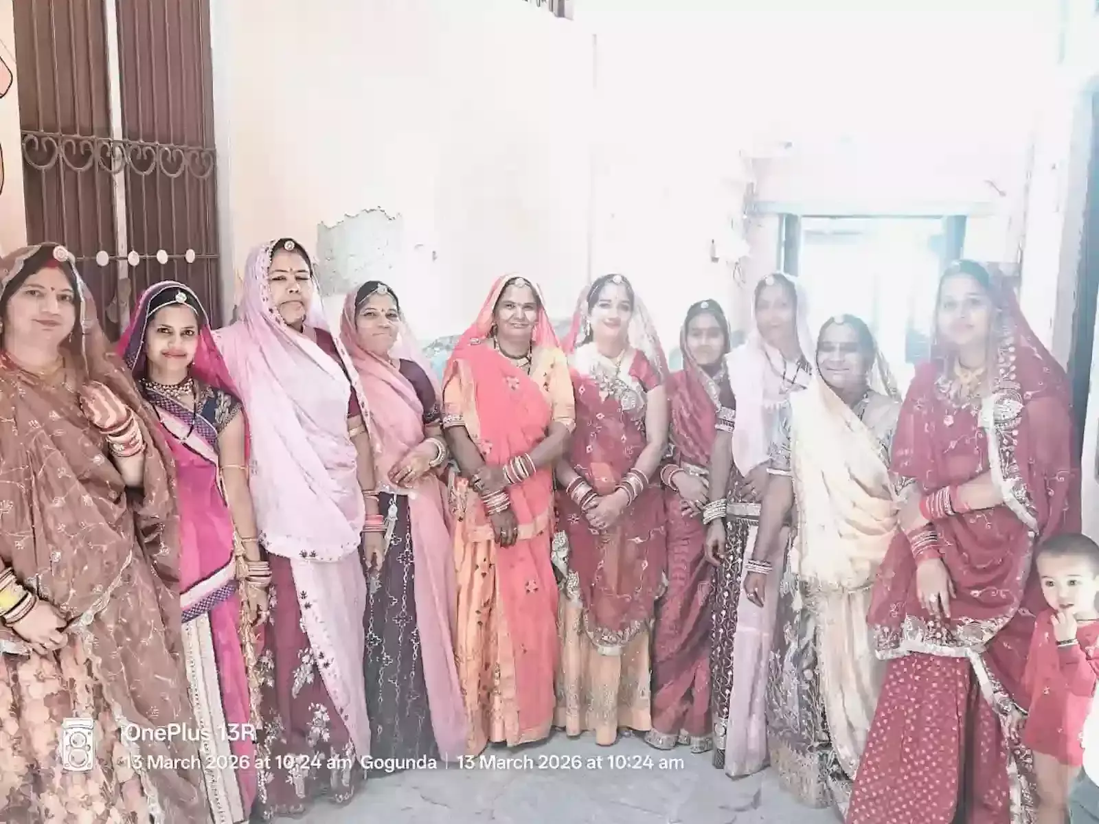 गोगुंदा में पारंपरिक वेशभूषा पहने महिलाएं सामूहिक रूप से दशा माता की पूजा और कथा करती हुई। गोगुंदा में पारंपरिक वेशभूषा पहने महिलाएं सामूहिक रूप से दशा माता की पूजा और कथा करती हुई।