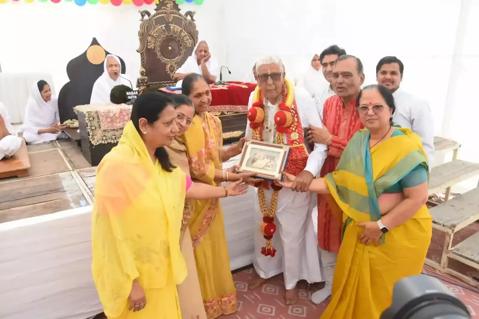 कोटा के विशुद्ध-विज्ञ रत्नत्रय ग्रन्थालय में जैन साध्वियों के सान्निध्य में आयोजित सरस्वती पूजन कार्यक्रम का दृश्य। कोटा के विशुद्ध-विज्ञ रत्नत्रय ग्रन्थालय में जैन साध्वियों के सान्निध्य में आयोजित सरस्वती पूजन कार्यक्रम का दृश्य।