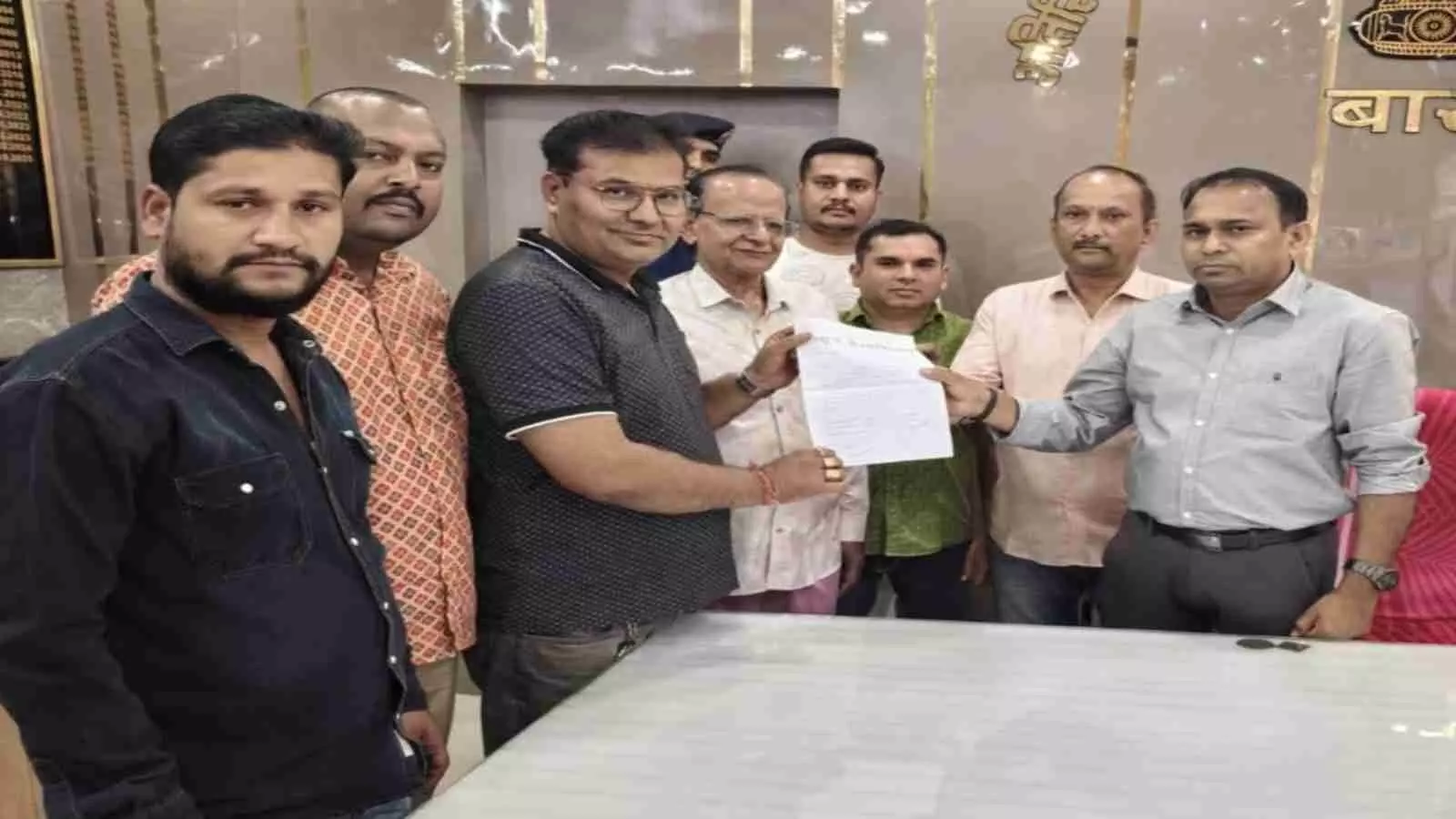 कमर्शियल गैस आपूर्ति की मांग को लेकर फूड एसोसिएशन ने एडीएम को सौंपा ज्ञापन कमर्शियल गैस आपूर्ति की मांग को लेकर फूड एसोसिएशन ने एडीएम को सौंपा ज्ञापन
