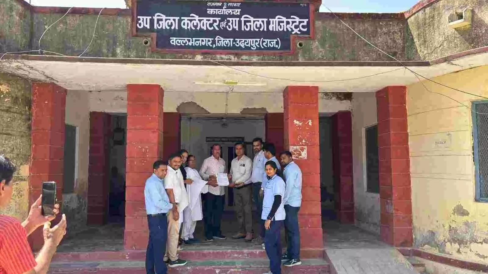 वल्लभनगर में दो समय ओपीडी के आदेश का नर्सेज एसोसिएशन ने किया विरोध वल्लभनगर में दो समय ओपीडी के आदेश का नर्सेज एसोसिएशन ने किया विरोध
