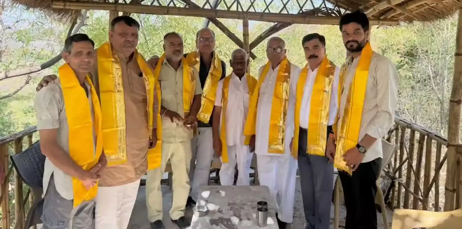 पिपलांत्री नर्सरी में वरिष्ठ अतिथियों का स्वागत करते पद्मश्री श्याम सुंदर पालीवाल और पालीवाल समाज के प्रतिनिधि। पिपलांत्री नर्सरी में वरिष्ठ अतिथियों का स्वागत करते पद्मश्री श्याम सुंदर पालीवाल और पालीवाल समाज के प्रतिनिधि।
