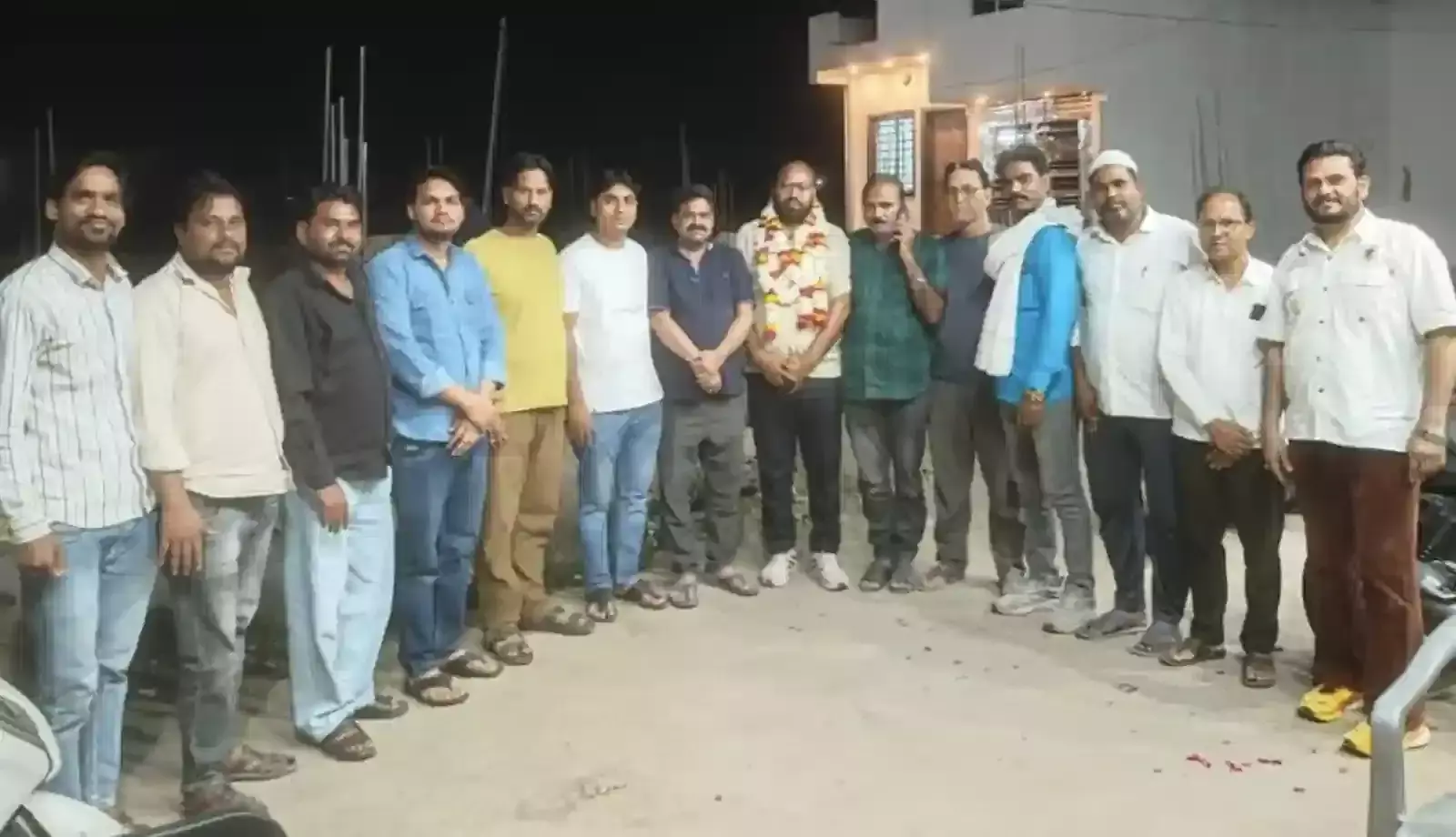 बारां में नवनियुक्त प्रदेश कोऑर्डिनेटर हाजी नासिर मिर्जा का स्वागत करते हुए कांग्रेस कार्यकर्ता और पदाधिकारी। बारां में नवनियुक्त प्रदेश कोऑर्डिनेटर हाजी नासिर मिर्जा का स्वागत करते हुए कांग्रेस कार्यकर्ता और पदाधिकारी।