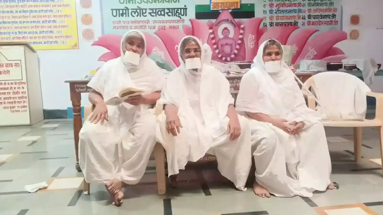 बेगूं के वेणी यश साधना संस्थान में जैन समाज के प्रतिनिधि वर्षावास 2026 की तैयारियों पर चर्चा करते हुए। बेगूं के वेणी यश साधना संस्थान में जैन समाज के प्रतिनिधि वर्षावास 2026 की तैयारियों पर चर्चा करते हुए।