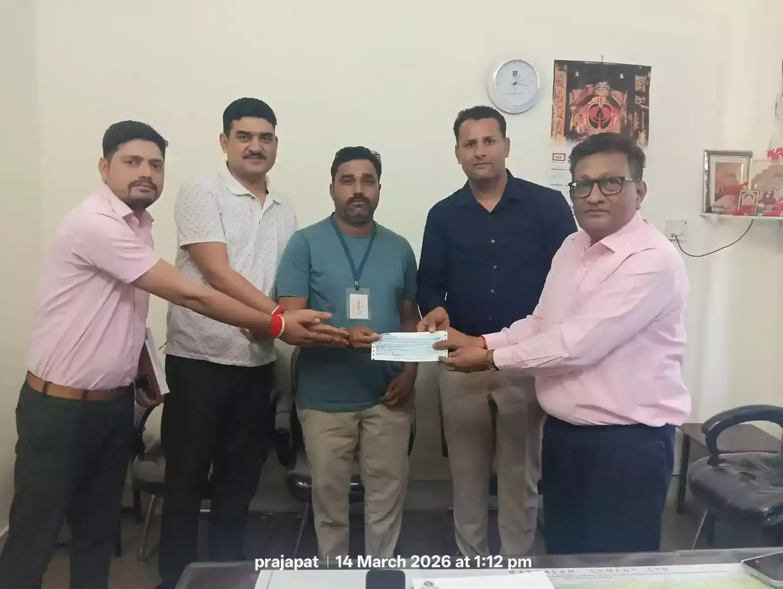 पुष्कर के पारीक भवन में विप्र फाउंडेशन की राष्ट्रीय परिषद बैठक के दौरान चर्चा करते समाज के पदाधिकारी। पुष्कर के पारीक भवन में विप्र फाउंडेशन की राष्ट्रीय परिषद बैठक के दौरान चर्चा करते समाज के पदाधिकारी।