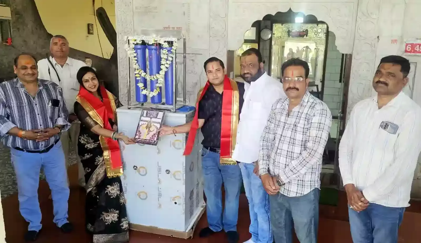 चित्तौड़गढ़ के खरडेश्वर महादेव मंदिर में दानदाताओं द्वारा भेंट किया गया नया वाटर कूलर और आरओ सिस्टम। चित्तौड़गढ़ के खरडेश्वर महादेव मंदिर में दानदाताओं द्वारा भेंट किया गया नया वाटर कूलर और आरओ सिस्टम।