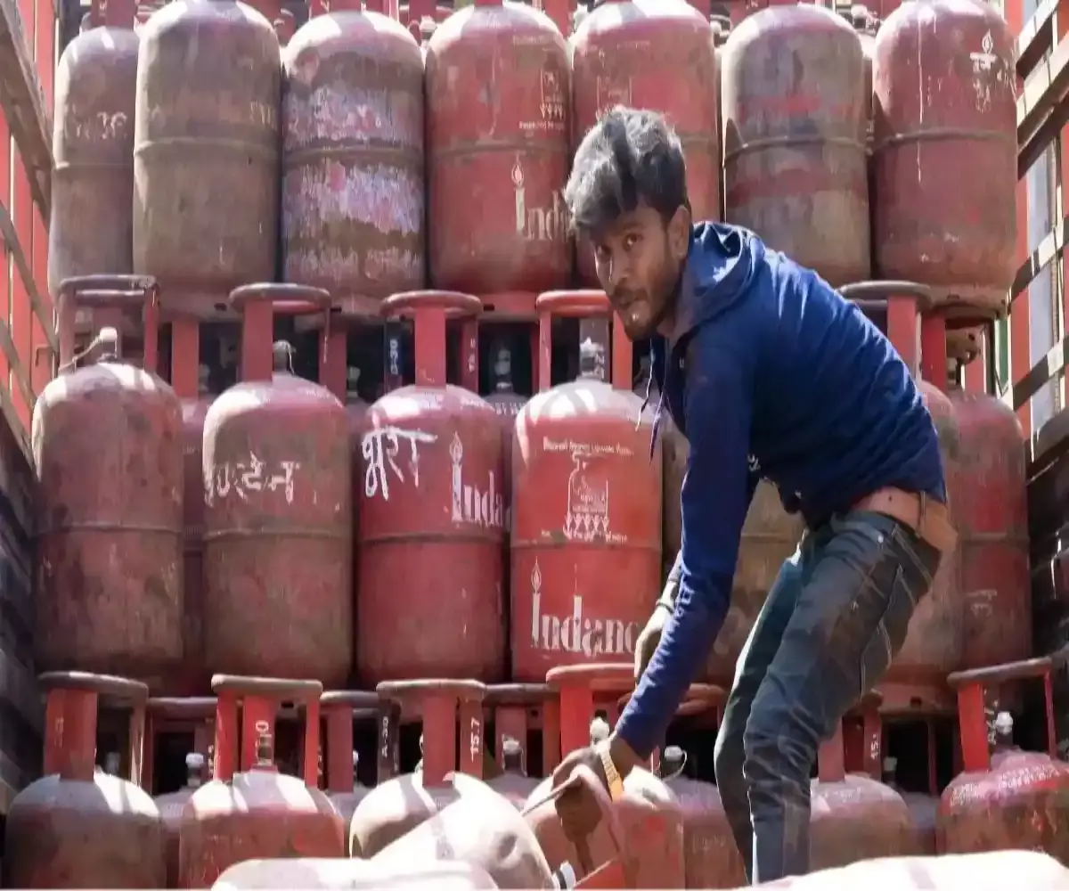 होटलों से सिजलर्स गायब और मंदिरों में कम हुआ प्रसाद- मिडिल ईस्ट वॉर ने बिगाड़ा रसोई का बजट