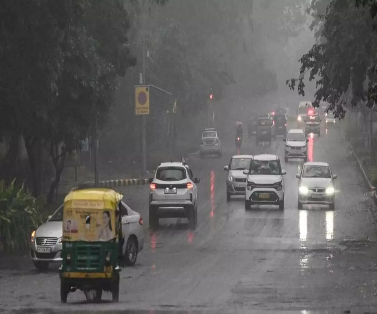 गर्मी के बीच दिल्ली में सुहाना सफर- तेज हवाओं और बूंदाबांदी ने बदली फिजा गर्मी के बीच दिल्ली में सुहाना सफर- तेज हवाओं और बूंदाबांदी ने बदली फिजा