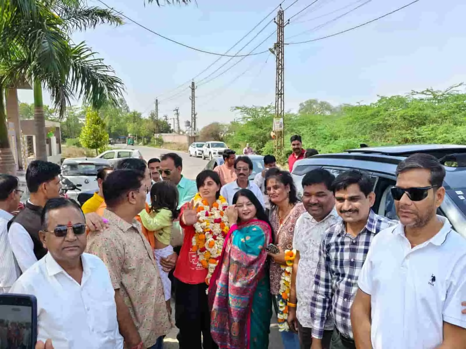फ्लाइंग ऑफिसर ऋषिना शर्मा का बारां में स्वागत, समाज ने किया सम्मान फ्लाइंग ऑफिसर ऋषिना शर्मा का बारां में स्वागत, समाज ने किया सम्मान