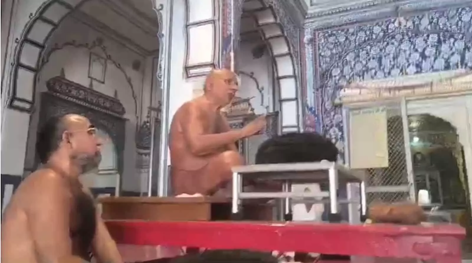 आचार्य श्री वर्धमान सागर जी ने 34 साधु के साथ खनिया जी में मंगल प्रवेश किया और भगवान वासुपूज्य के दर्शन कर अभिषेक किया आचार्य श्री वर्धमान सागर जी ने 34 साधु के साथ खनिया जी में मंगल प्रवेश किया और भगवान वासुपूज्य के दर्शन कर अभिषेक किया