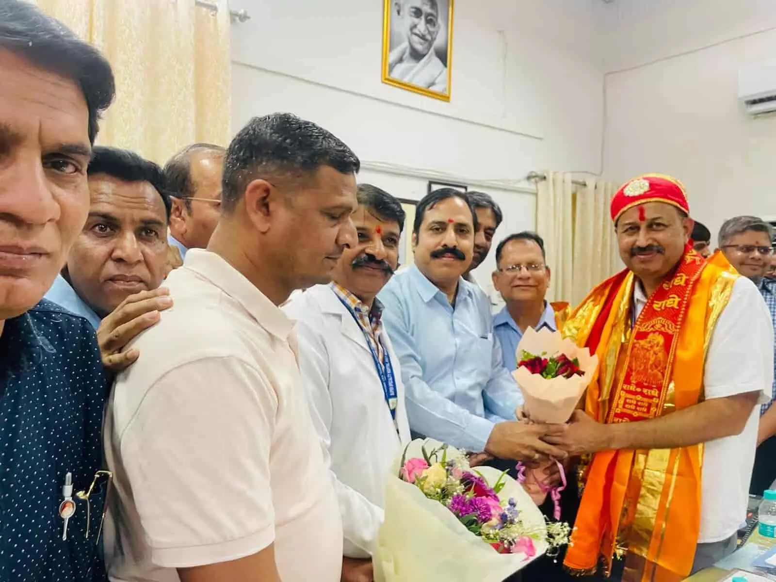प्रधानाचार्य डॉ राहुल जैन का आरएनटी मेडिकल कॉलेज में स्वागत प्रधानाचार्य डॉ राहुल जैन का आरएनटी मेडिकल कॉलेज में स्वागत