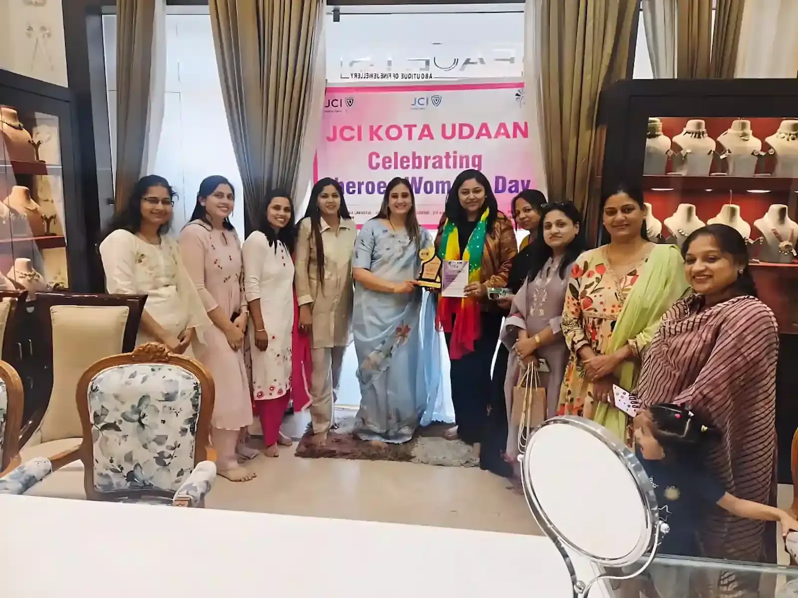 जेसीआई कोटा उड़ान ने आयोजित किया शिरोज़ डे कार्यक्रम जेसीआई कोटा उड़ान ने आयोजित किया शिरोज़ डे कार्यक्रम