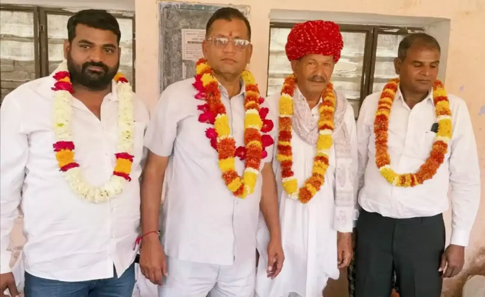 सांगानेर जयपुर में माली समाज की बैठक के दौरान उपस्थित नवनियुक्त पदाधिकारी और समाजबंधु। सांगानेर जयपुर में माली समाज की बैठक के दौरान उपस्थित नवनियुक्त पदाधिकारी और समाजबंधु।