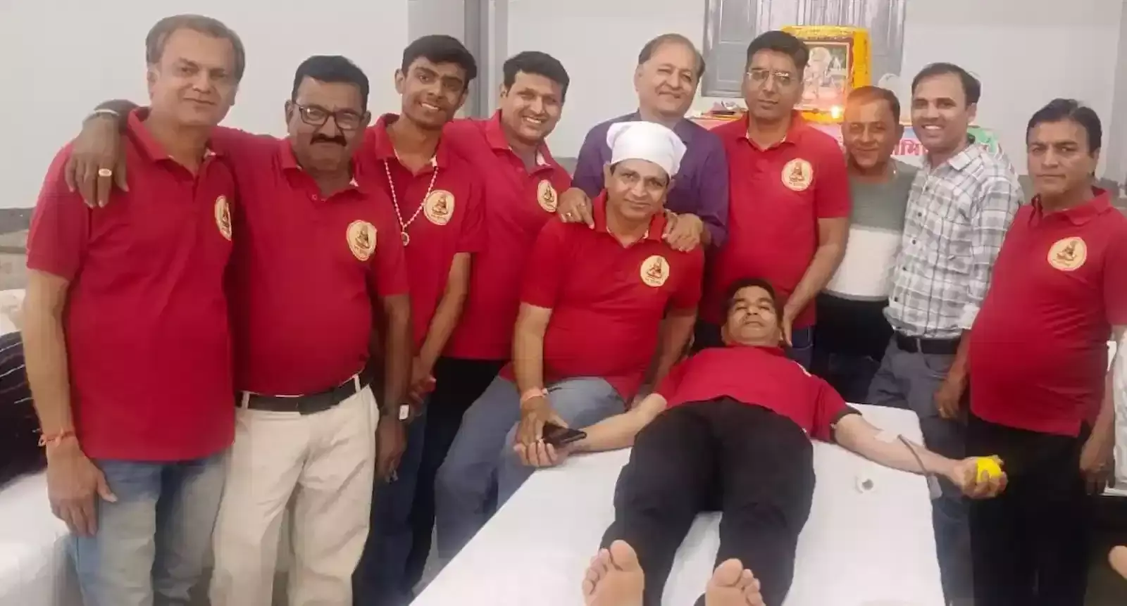 भीलवाड़ा में भगवान झूलेलाल जन्मोत्सव पर आयोजित रक्तदान शिविर में दीप प्रज्ज्वलन करते अतिथि और सेवादार। भीलवाड़ा में भगवान झूलेलाल जन्मोत्सव पर आयोजित रक्तदान शिविर में दीप प्रज्ज्वलन करते अतिथि और सेवादार।