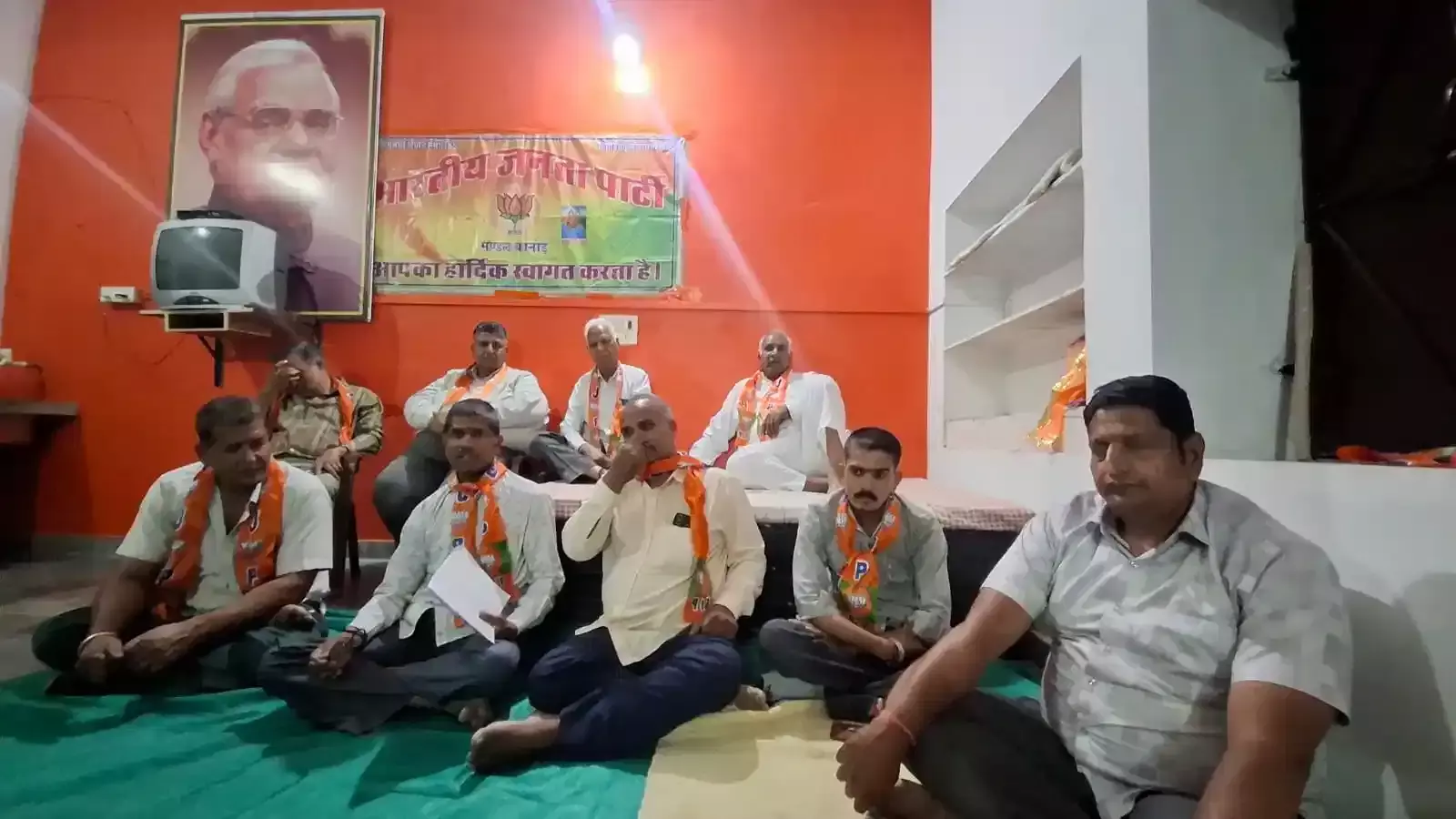 कानोड के पीपलवास में भाजपा प्रशिक्षण महाअभियान की तैयारी बैठक में चर्चा करते पार्टी पदाधिकारी और कार्यकर्ता। कानोड के पीपलवास में भाजपा प्रशिक्षण महाअभियान की तैयारी बैठक में चर्चा करते पार्टी पदाधिकारी और कार्यकर्ता।
