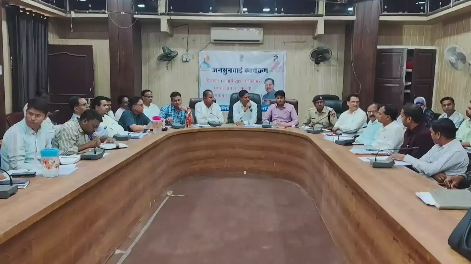 अटरू पंचायत समिति सभागार में अधिकारियों के साथ समीक्षा बैठक करते विधायक राधेश्याम बेरवा।