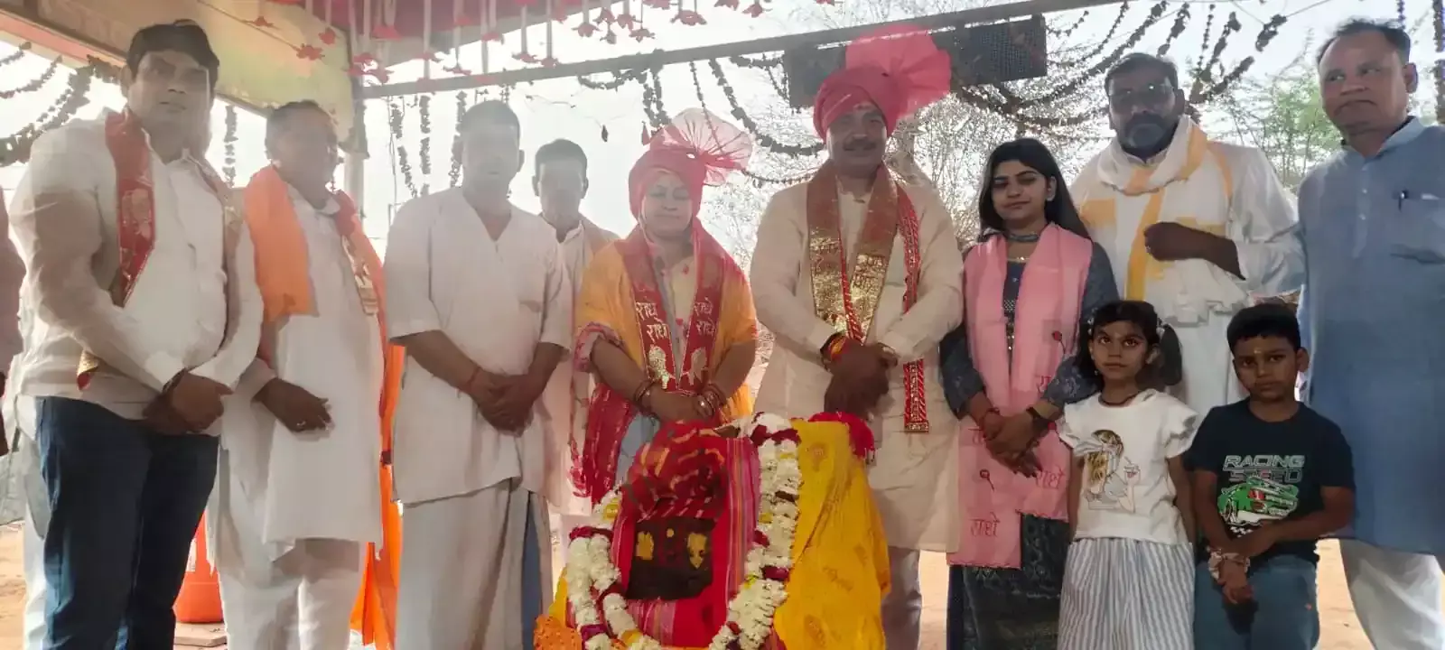 डीग में टीकाराम जूली ने श्रीनाथ मंदिर में किए दर्शन