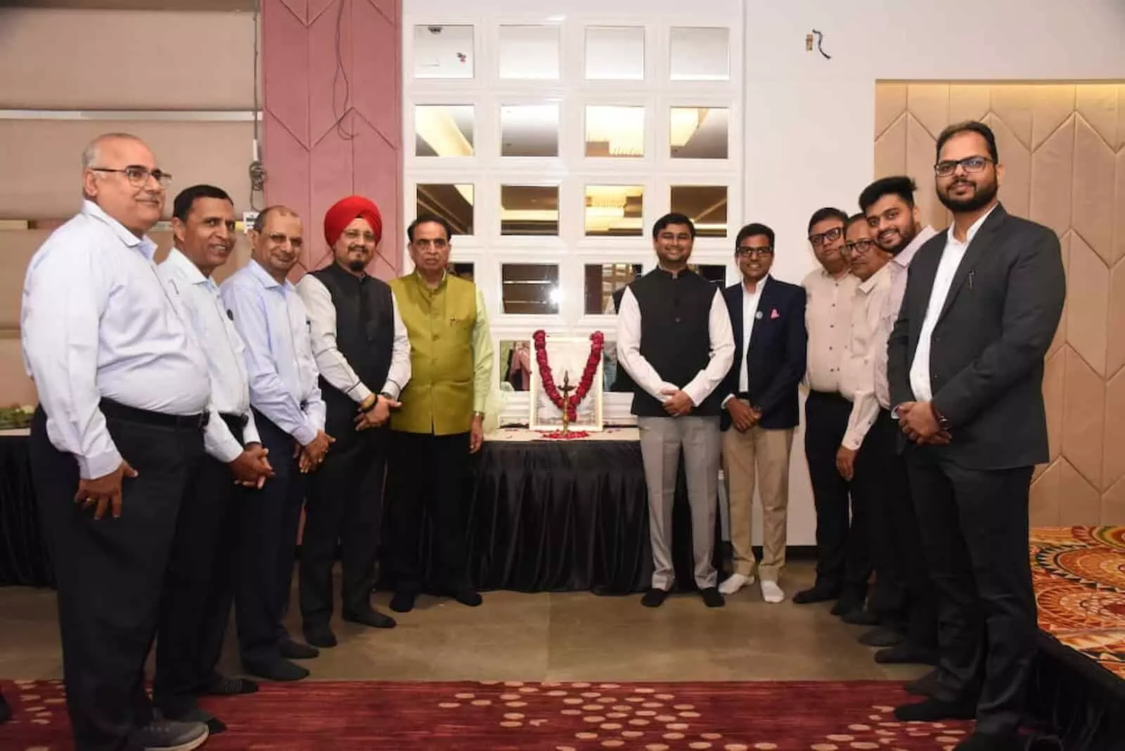 कोटा में टैक्स बार एसोसिएशन की सेमिनार के दौरान सभागार में बैठे चार्टर्ड अकाउंटेंट्स और टैक्स विशेषज्ञ। कोटा में टैक्स बार एसोसिएशन की सेमिनार के दौरान सभागार में बैठे चार्टर्ड अकाउंटेंट्स और टैक्स विशेषज्ञ।