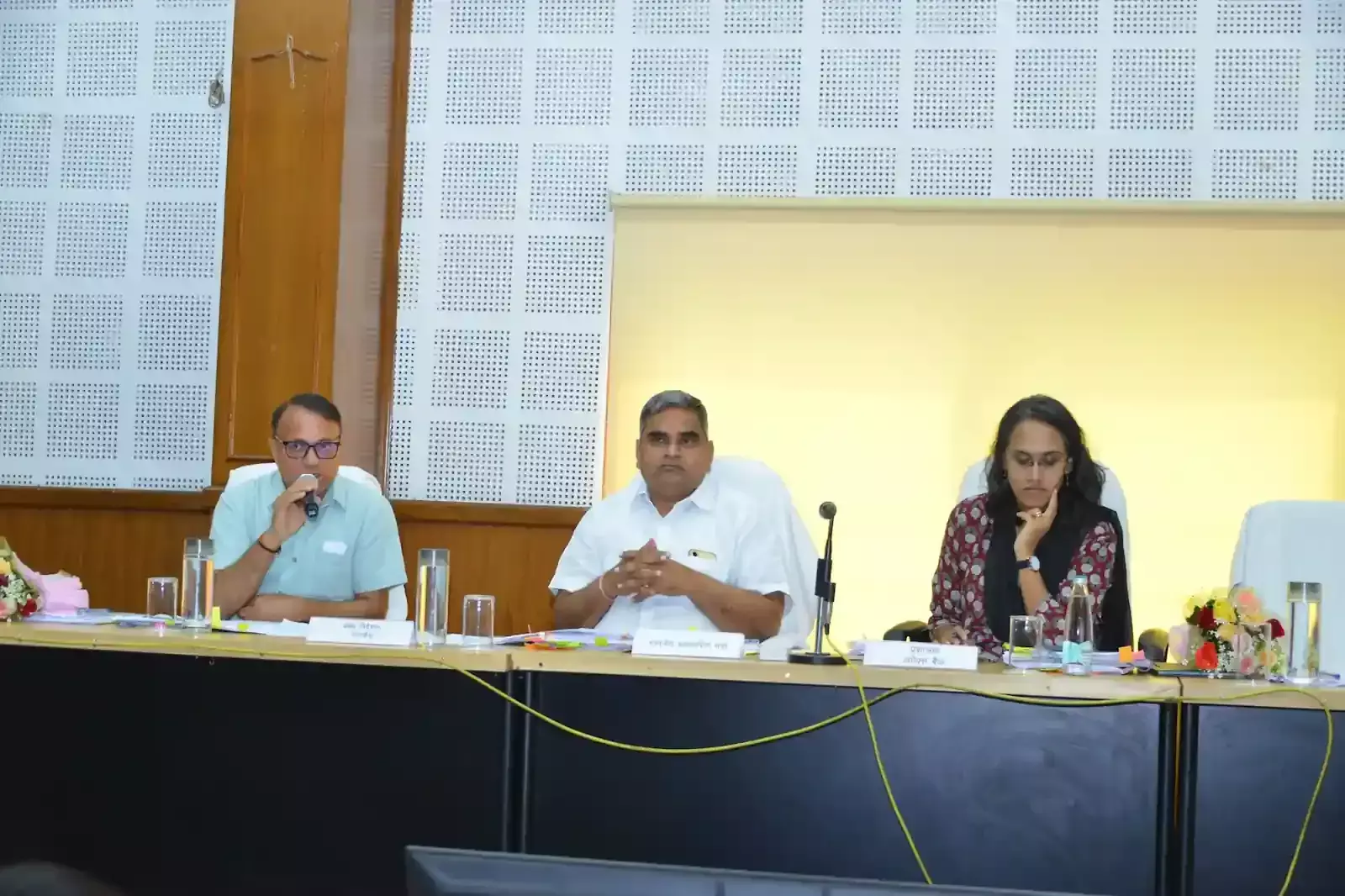 जयपुर में सहकारिता विभाग की समीक्षा बैठक की अध्यक्षता करते मंत्री गौतम कुमार दक और उपस्थित अधिकारी। जयपुर में सहकारिता विभाग की समीक्षा बैठक की अध्यक्षता करते मंत्री गौतम कुमार दक और उपस्थित अधिकारी।
