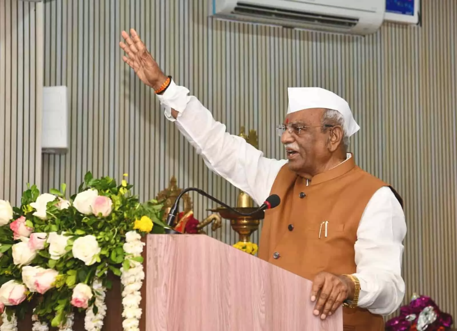 राज्यपाल श्री हरिभाऊ बागडे ने उदयपुर में एआईयु वेस्ट जोन वाइस चांसलर मीट का किया शुभारंभ राज्यपाल श्री हरिभाऊ बागडे ने उदयपुर में एआईयु वेस्ट जोन वाइस चांसलर मीट का किया शुभारंभ