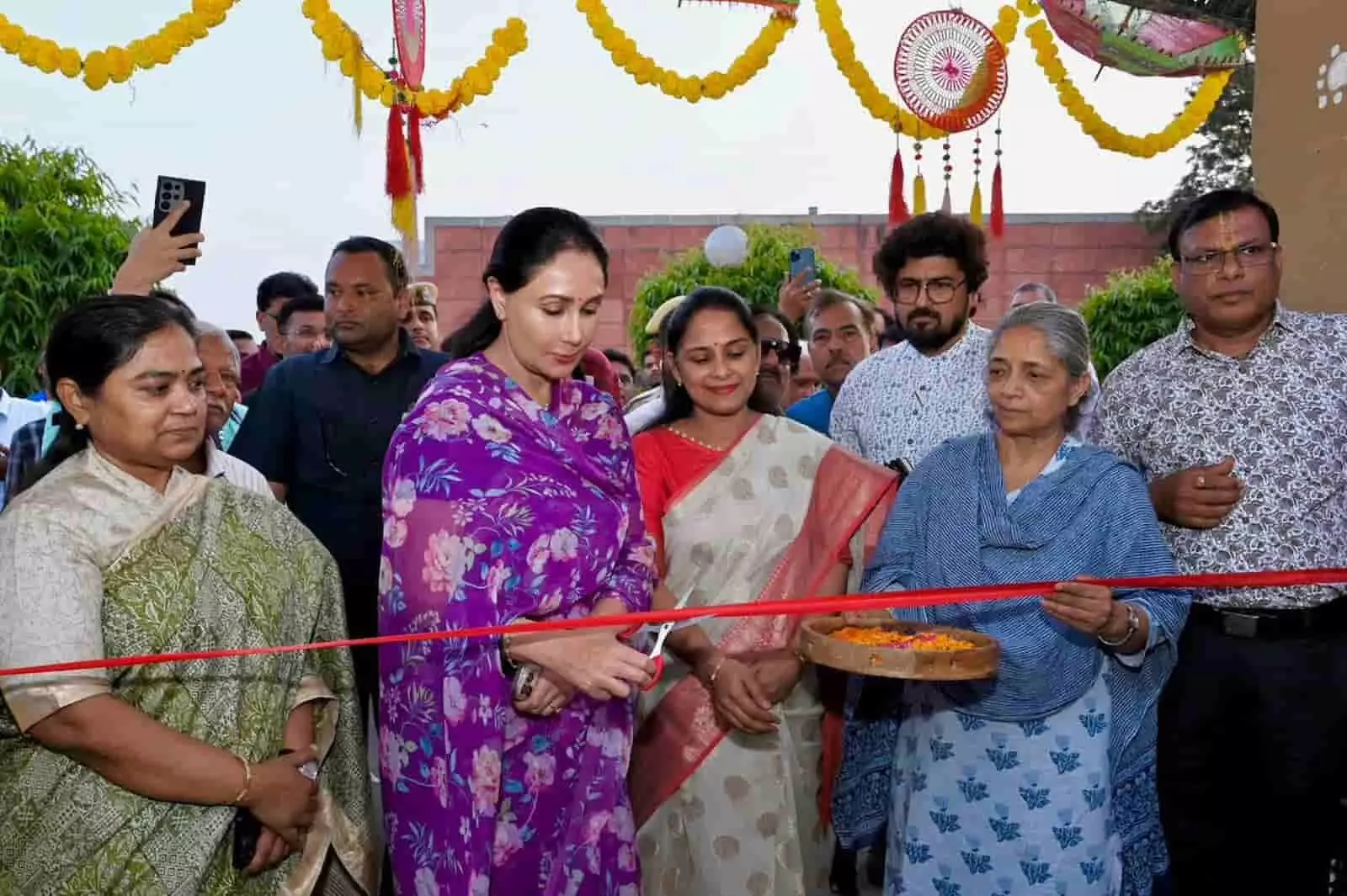 उपमुख्यमंत्री दिया कुमारी ने जयपुर में राजस्थान ललित कला अकादमी मेले का किया उद्घाटन उपमुख्यमंत्री दिया कुमारी ने जयपुर में राजस्थान ललित कला अकादमी मेले का किया उद्घाटन