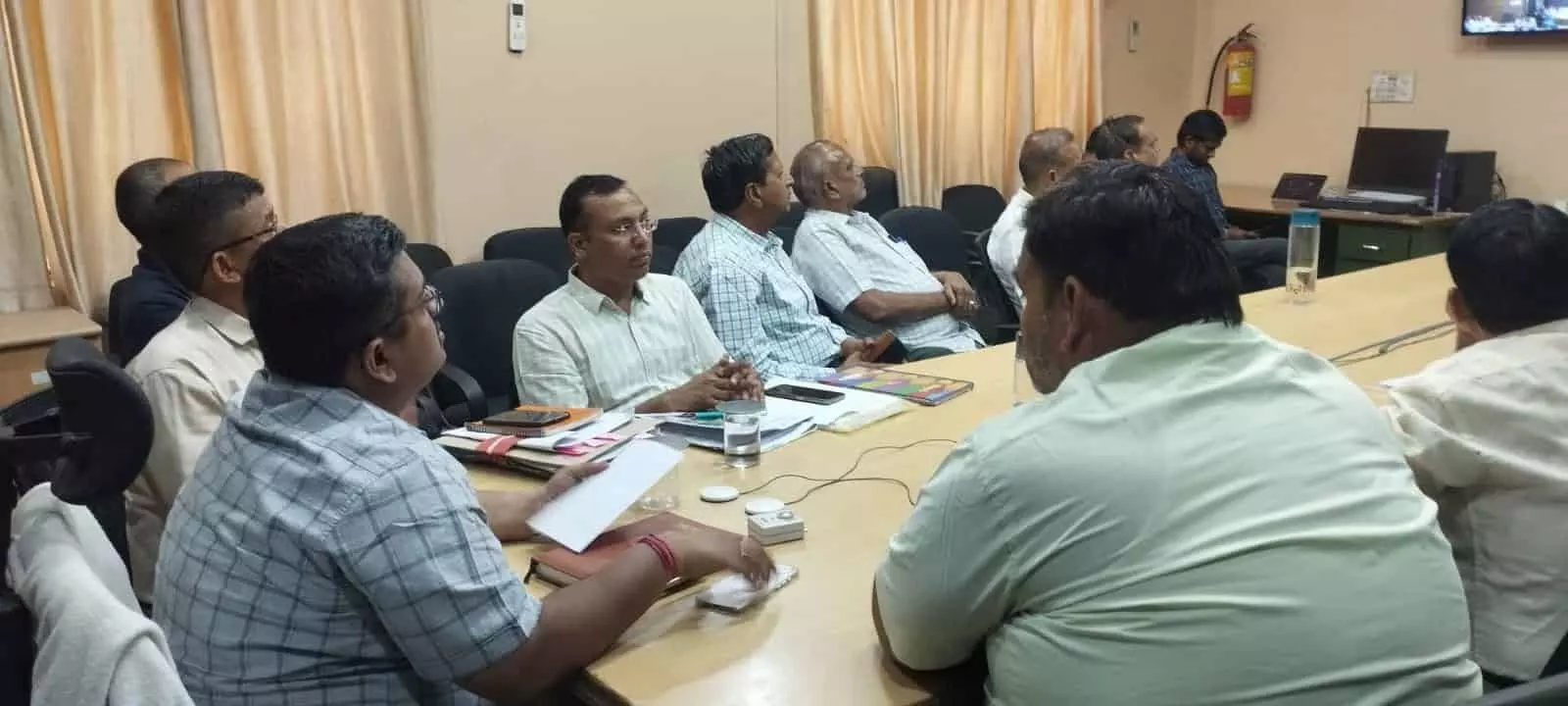 मुख्यमंत्री भजनलाल शर्मा वीडियो कॉन्फ्रेंसिंग के माध्यम से राजस्थान की नई औद्योगिक नीतियों का अनावरण करते हुए।