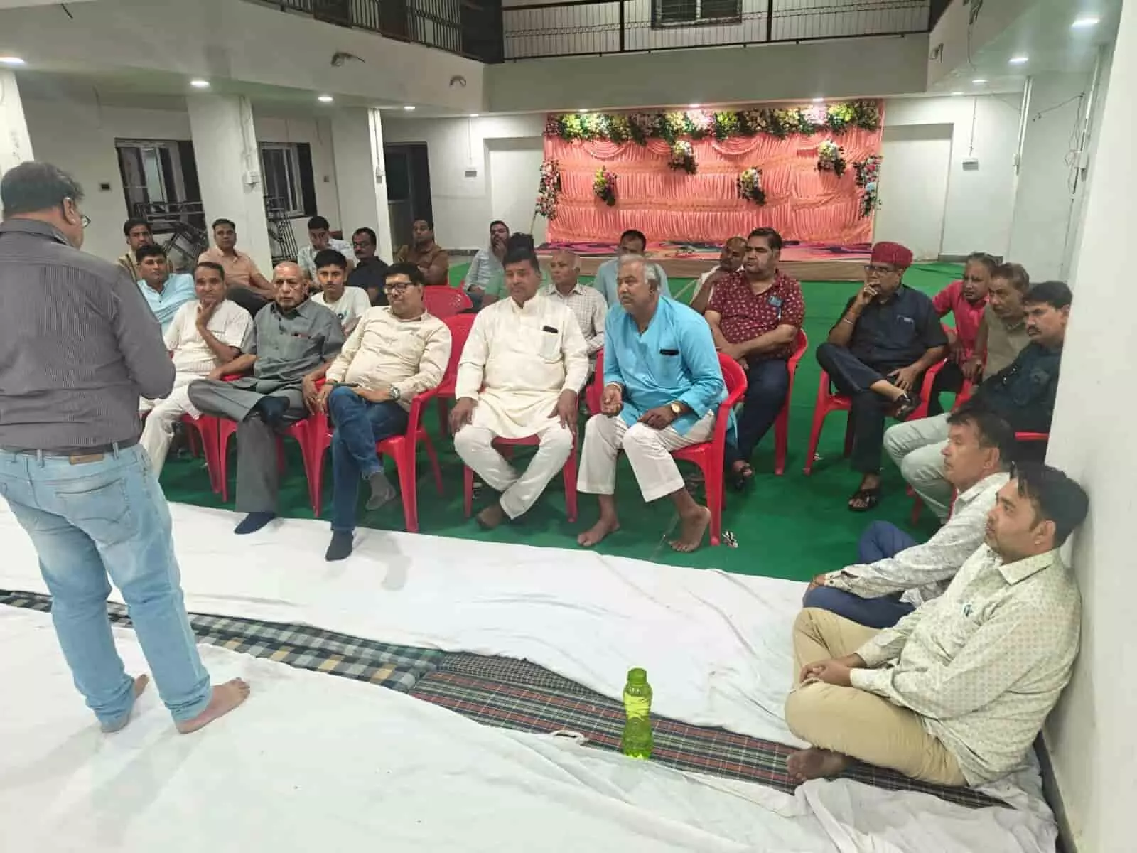 कोटा के परशुराम छात्रावास में बैठक करते खांडल विप्र समाज के पदाधिकारी और सदस्य। कोटा के परशुराम छात्रावास में बैठक करते खांडल विप्र समाज के पदाधिकारी और सदस्य।