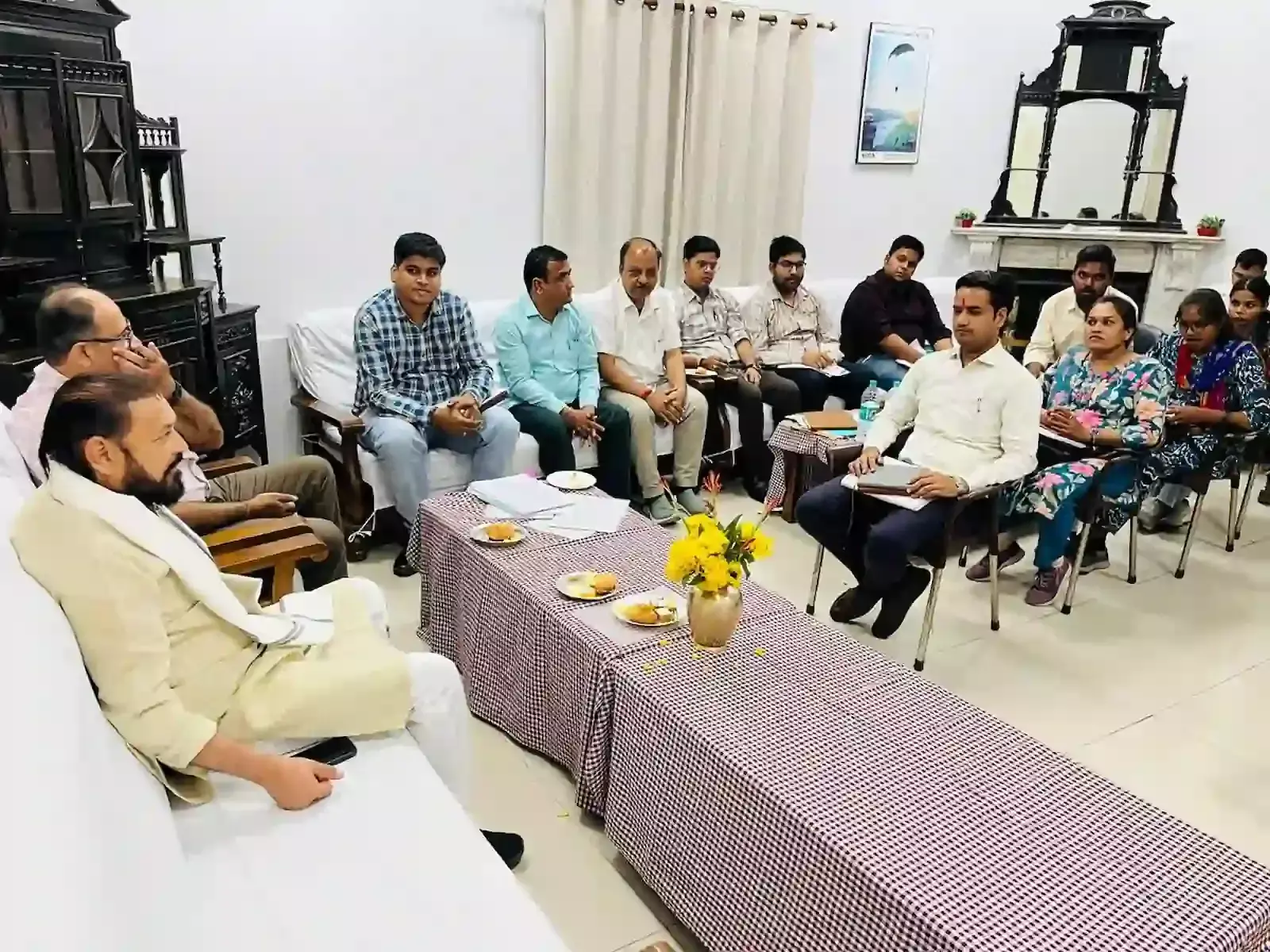 कोटा सर्किट हाउस में विधायक संदीप शर्मा अधिकारियों के साथ पेयजल आपूर्ति और अमृत योजना की समीक्षा बैठक करते हुए। कोटा सर्किट हाउस में विधायक संदीप शर्मा अधिकारियों के साथ पेयजल आपूर्ति और अमृत योजना की समीक्षा बैठक करते हुए।
