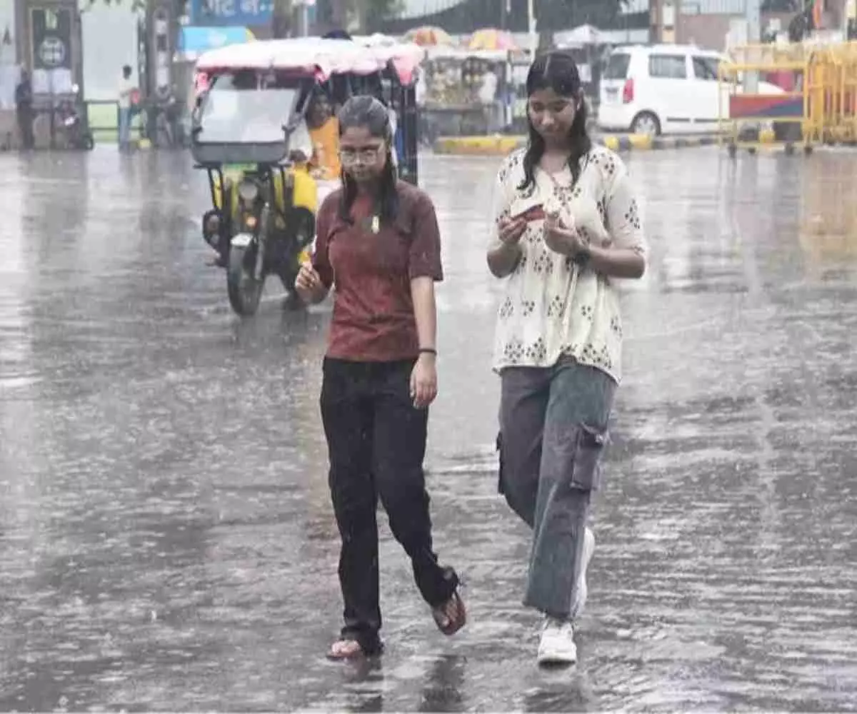उत्तर भारत के 5 राज्यों में कुदरत का तांडव - मार्च की गर्मी के बीच आंधी- बारिश और ओलावृष्टि का बड़ा अलर्ट उत्तर भारत के 5 राज्यों में कुदरत का तांडव - मार्च की गर्मी के बीच आंधी- बारिश और ओलावृष्टि का बड़ा अलर्ट