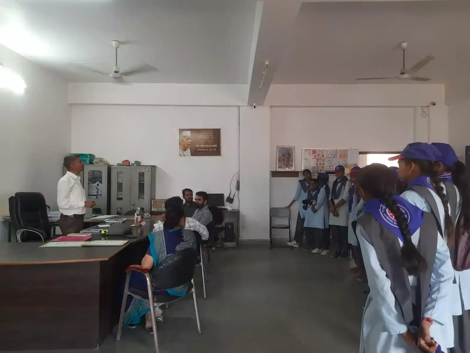 माधव विश्वविद्यालय सिरोही में राजस्थान दिवस कार्यक्रम के दौरान दीप प्रज्ज्वलन करते हुए अतिथि और छात्र। माधव विश्वविद्यालय सिरोही में राजस्थान दिवस कार्यक्रम के दौरान दीप प्रज्ज्वलन करते हुए अतिथि और छात्र।